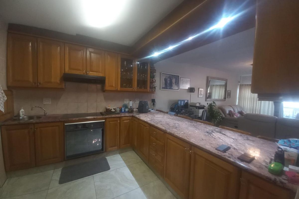 SPASCIOUS DUPLEX - Photo 2