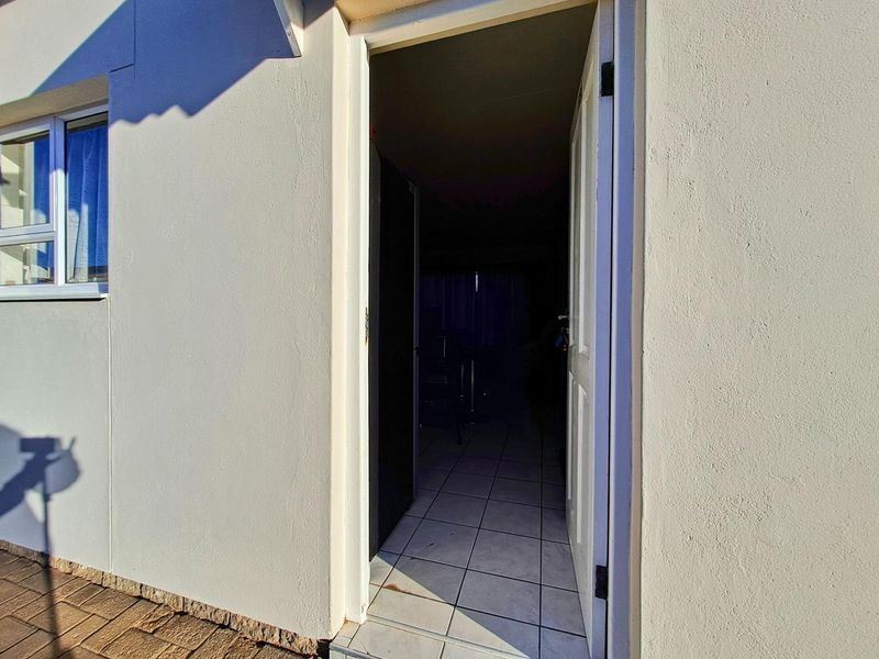 Meersig, Walvis Bay:  2 Bedr Townhouse with large garden is for Sale - Photo 3