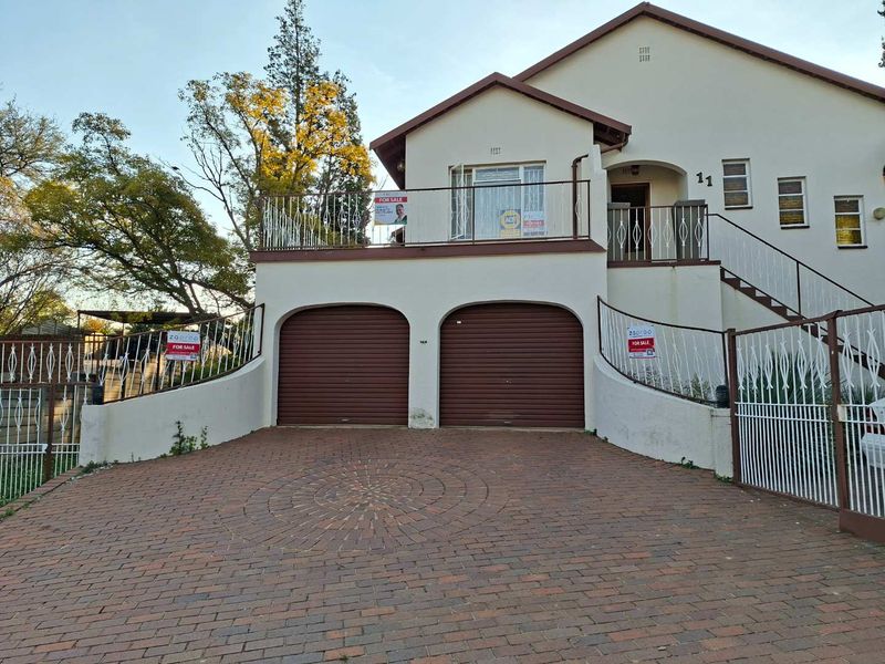 Solid Home in Mulbarton. Bargain at R1,695M - Photo 1