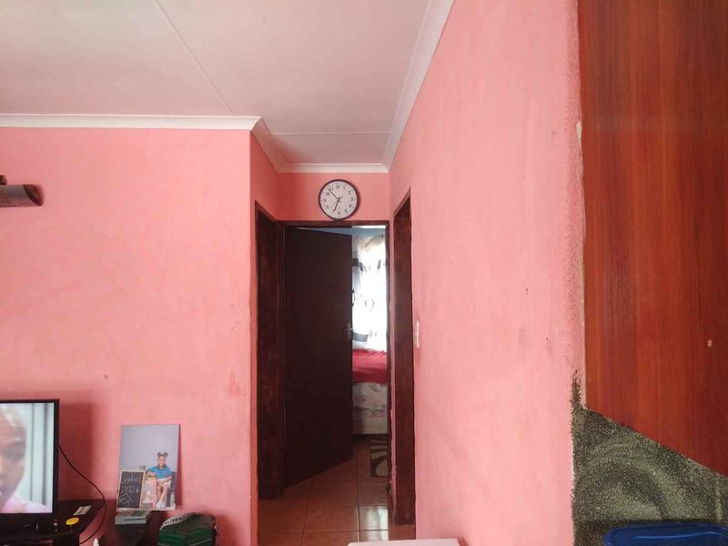 2 bedrooms house for sale in Soshanguve VV - Photo 4