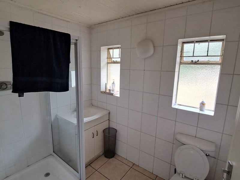VERSATILE PROPERTY WITH OFFICE, RESIDENTIAL & INCOME POTENTIAL - Photo 7
