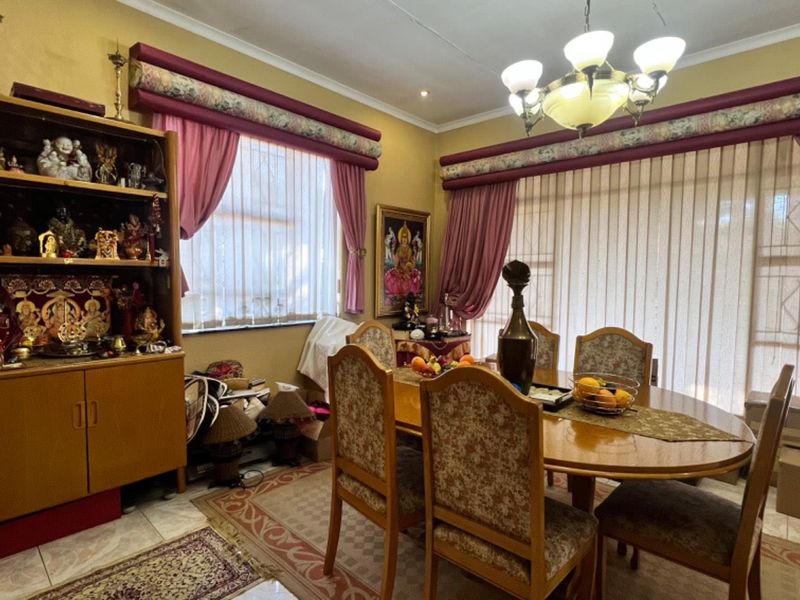 Spacious 3-Bed Family Home with Pool & Entertainment Area - Photo 8