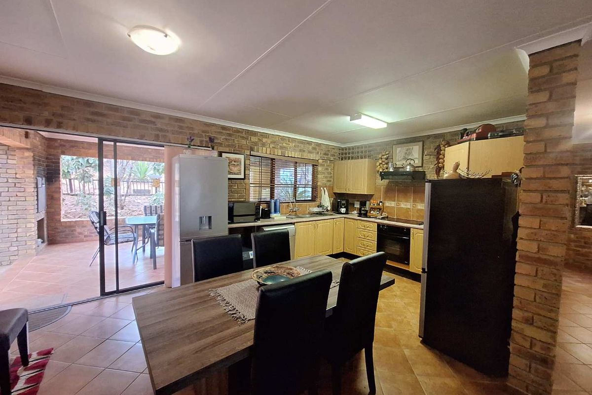 Immaculate Fully Furnished Property with Game Drive Vehicle Included - Photo 5