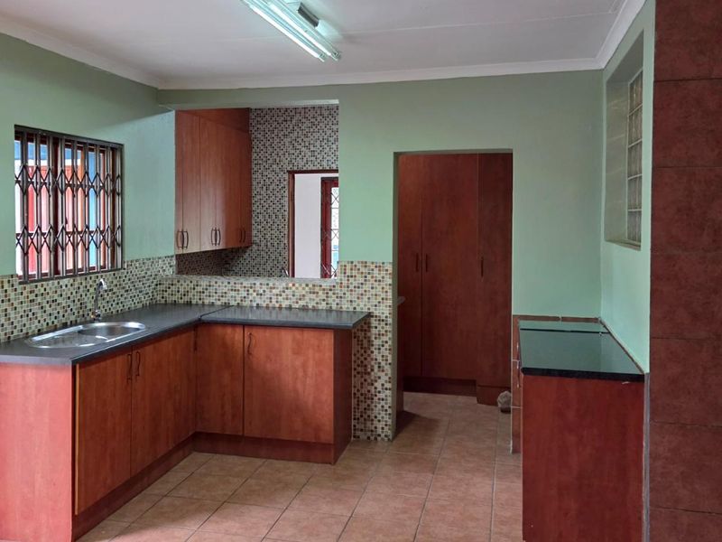 4 BEDROOM HOME IN RANDHART - Photo 10