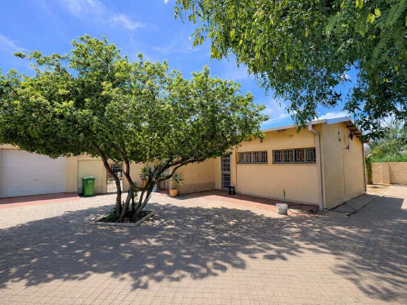 Windhoek North – Spacious 3 Bedroom Home with Flatlet Potential - Photo 2