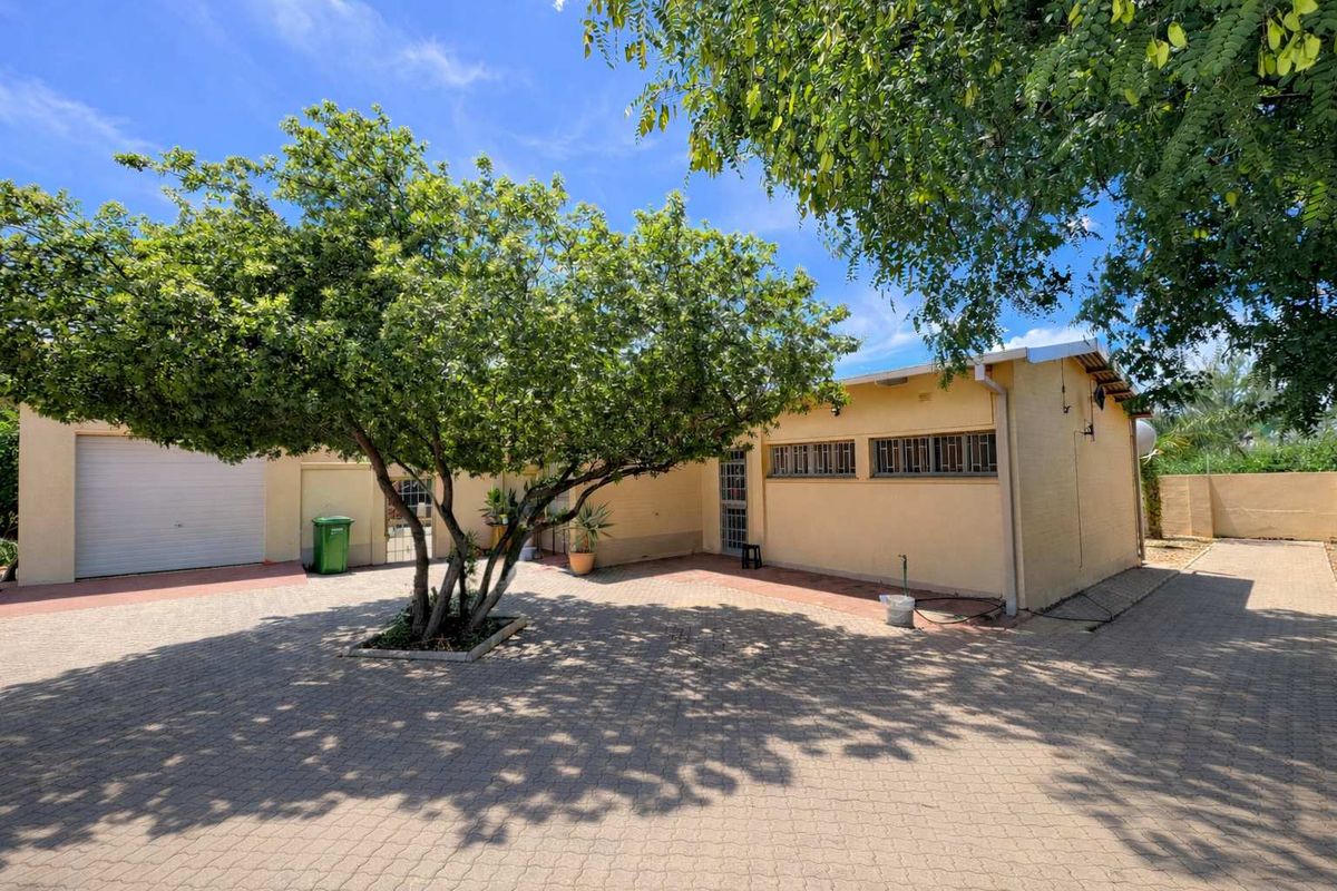 Windhoek North – Spacious 3 Bedroom Home with Flatlet Potential - Photo 2