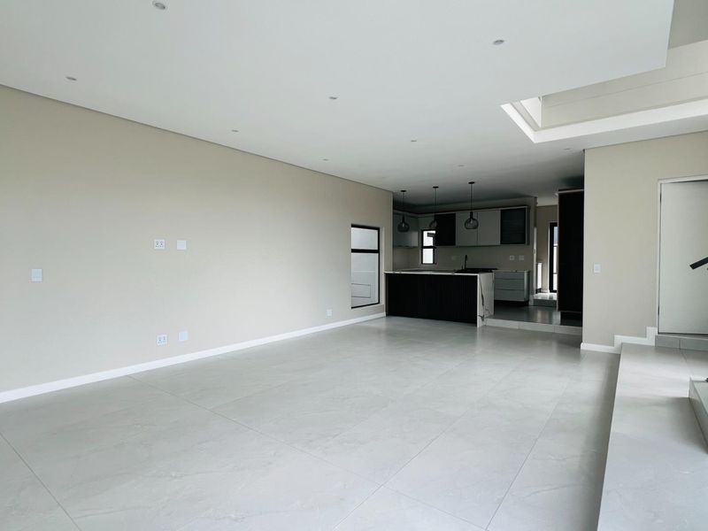 Modern 4 Bedroom Luxury Home in FountainBrook for Sale - Photo 10