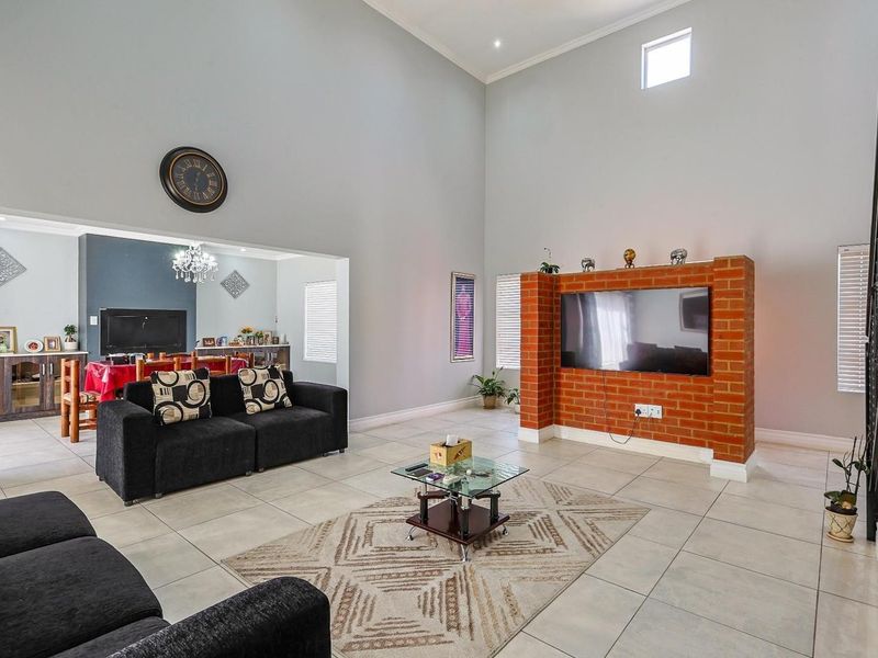 Stunning Family Oasis in Country View Estate – Your Dream Home Awaits! - Photo 7