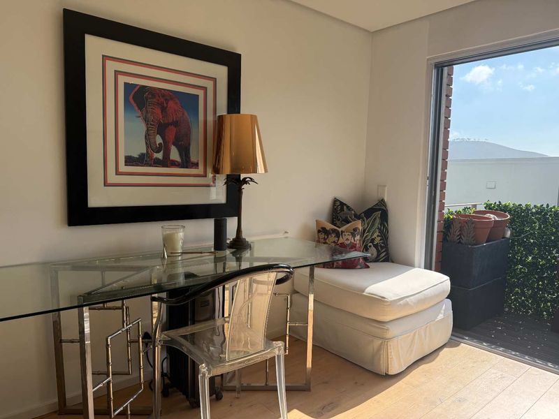 Secure, Sunny Apartment - Fully Furnished - Photo 7