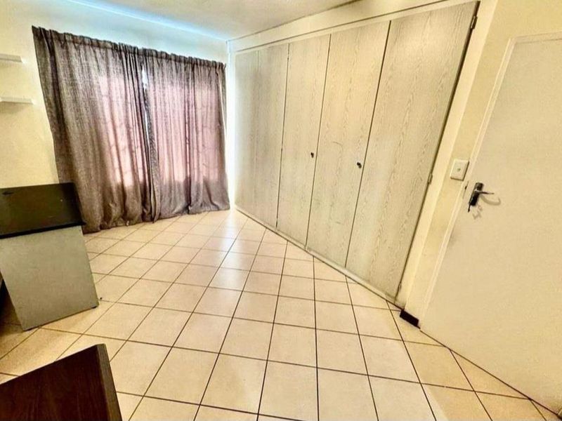 3 Bedroom Apartment for Sale - Photo 7