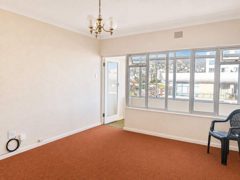 Spacious 1-Bedroom Apartment with Green Point Park & Ocean Views - Photo 3