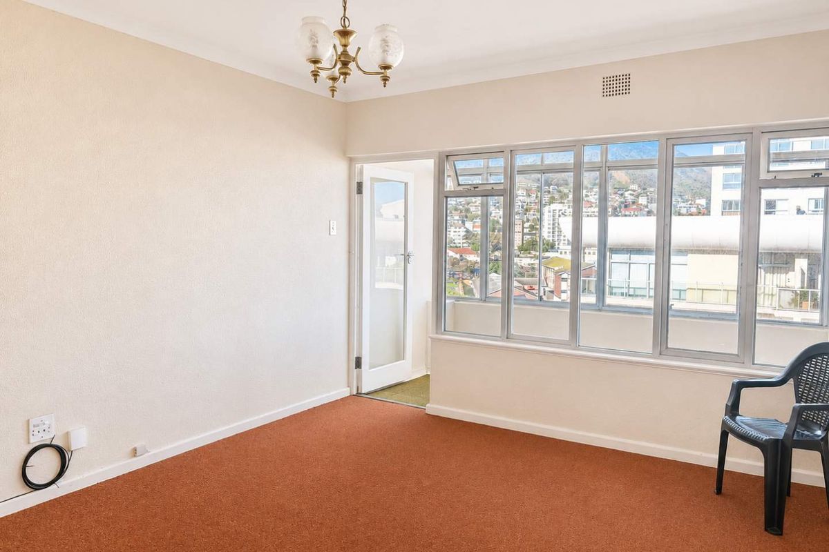Spacious 1-Bedroom Apartment with Green Point Park & Ocean Views - Photo 3