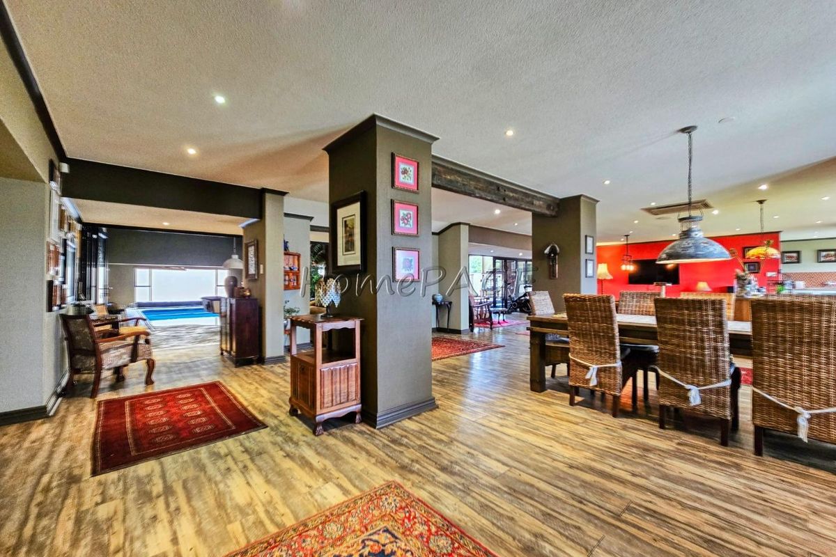 Central Walvis Bay:  BEAUTIFUL, VERY SPACIOUS 5 Bedr home, IN A SOUGHT AFTER POSITION, is for Sale - Photo 4