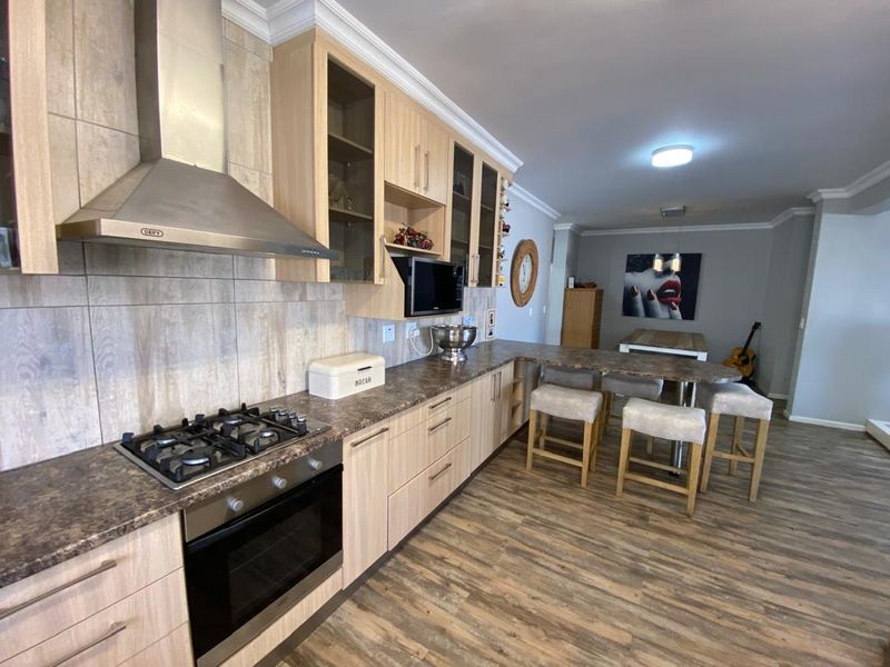 FOR SALE: 4-BEDROOM EN-SUITE HOUSE IN OCEAN VIEW EXT. 19, SWAKOPMUND, NAMIBIA - Photo 10