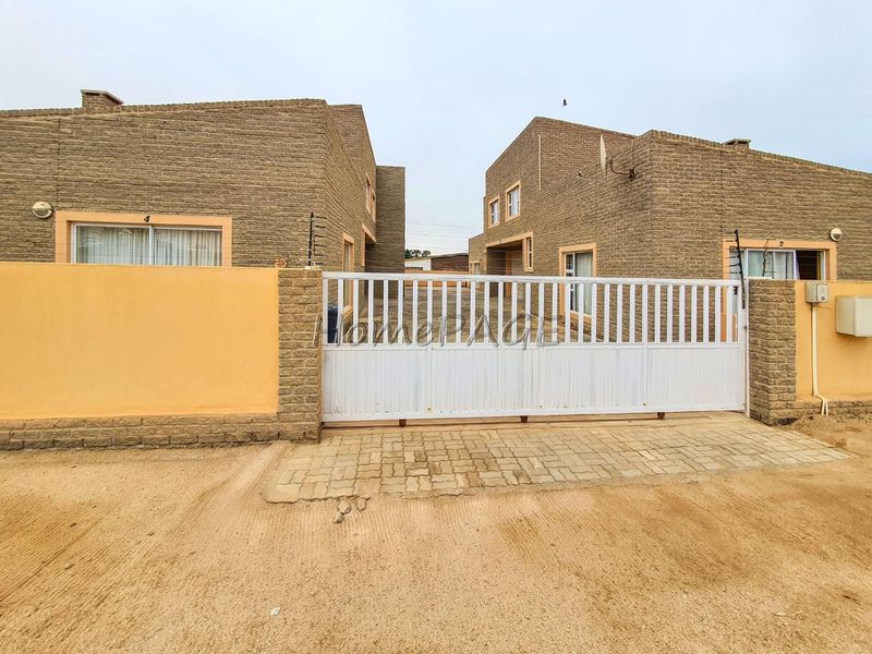 Ext 1, Henties Bay:  3 Bedr Townhouse is for Sale - Photo 3