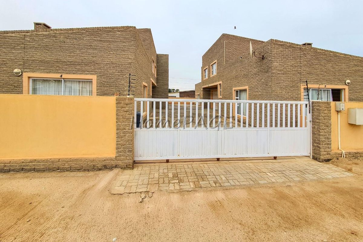 Ext 1, Henties Bay:  3 Bedr Townhouse is for Sale - Photo 3