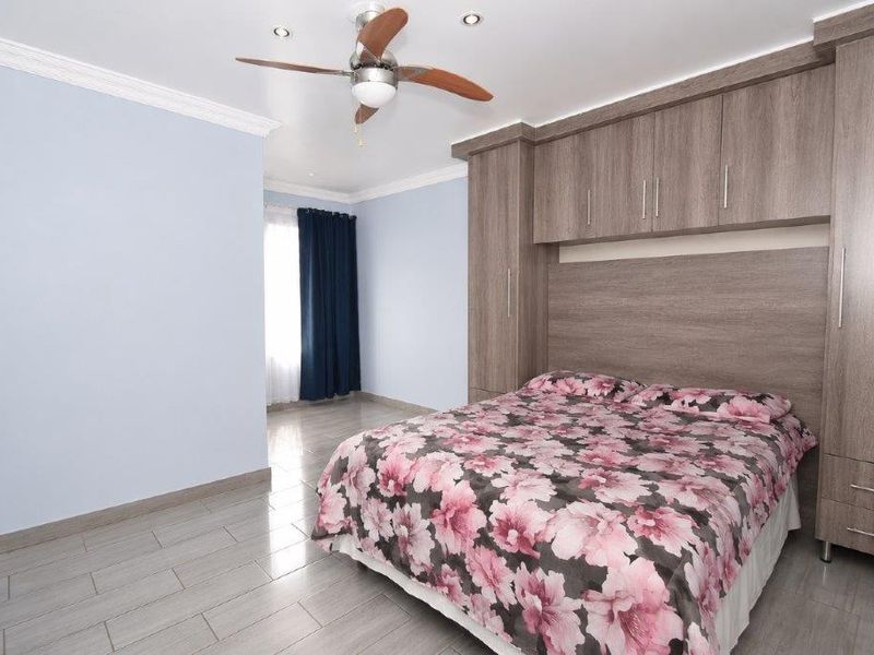 3 Bedroom, 2 Bathroom Home in Dawn Park - Photo 7
