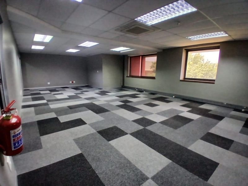 Prestigious 5th-Floor Commercial Space in The Anchor Building – Panoramic Views, Elevated Corporate Image & Premium Business Positioning Rental: R112 per m2 | - Photo 9