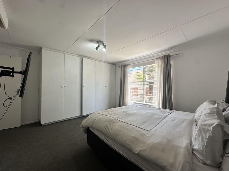 Beautiful 3-bedroom home in the secure Ashdown Forest Estate, Eden Glen. - Photo 9