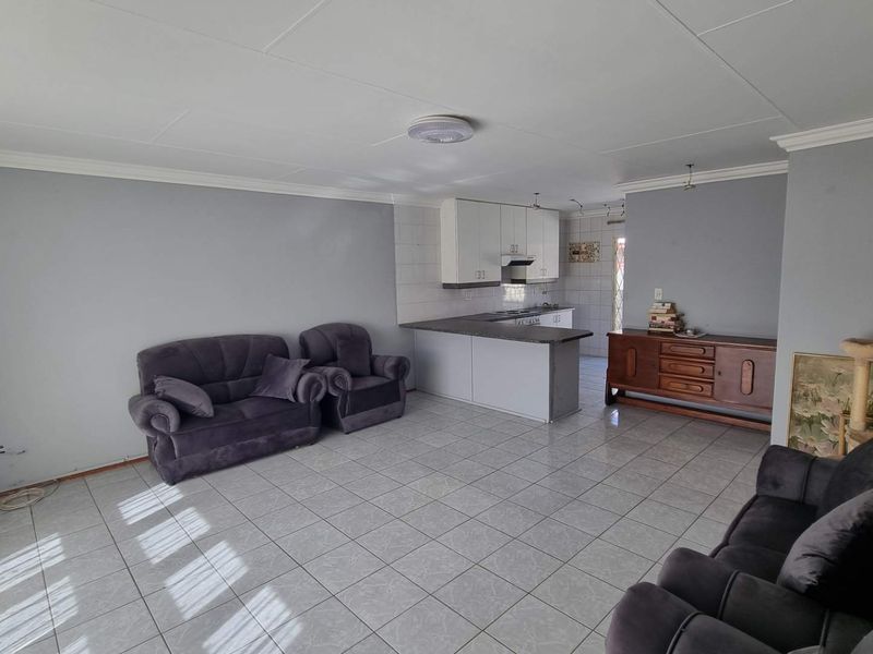 Facebrick Townhouse with Private Garden for Sale - Photo 3