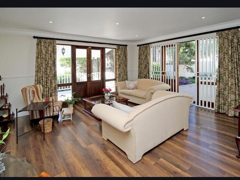 Spacious renovated family home - Photo 2