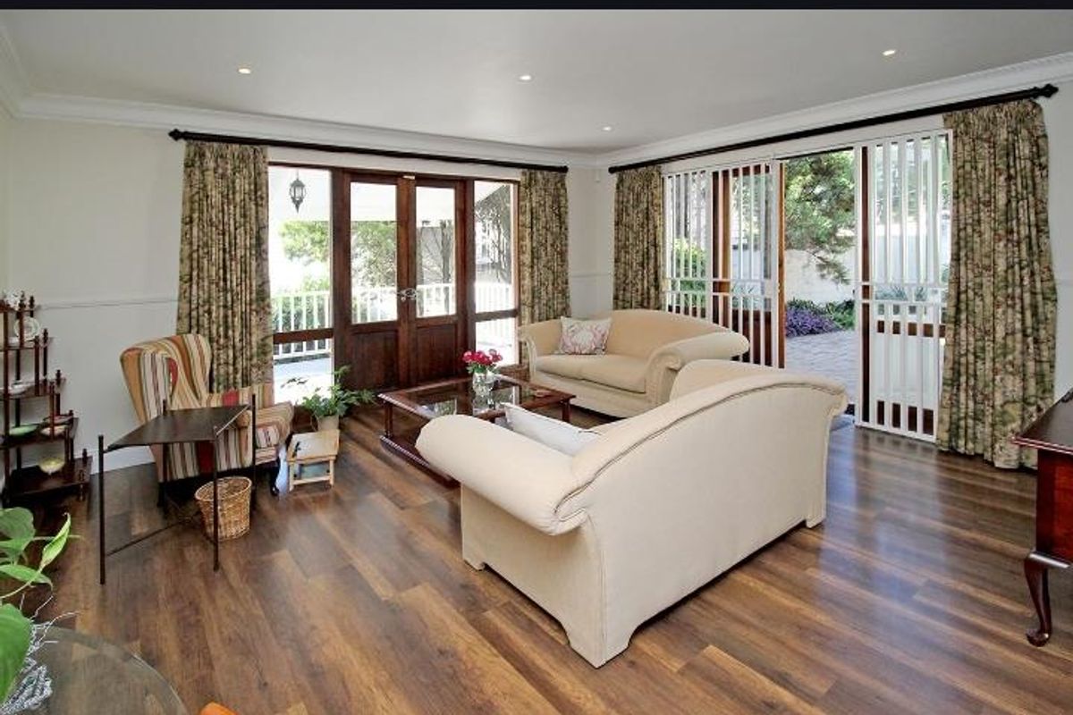 Spacious renovated family home - Photo 2