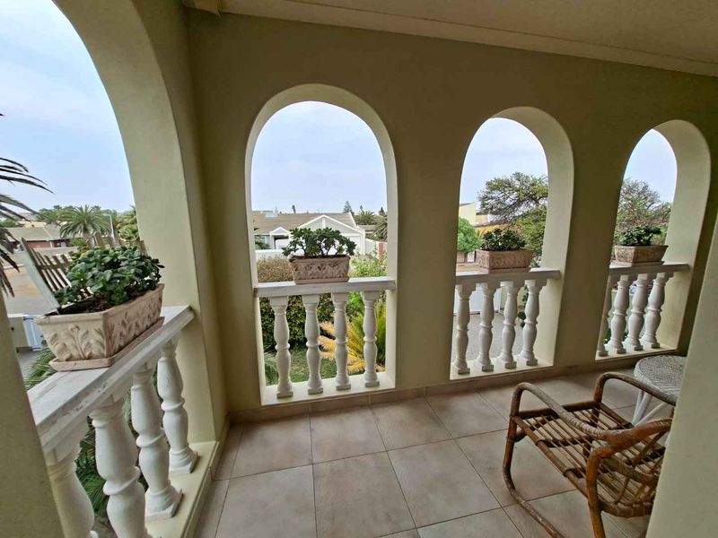 "Income Potential: 4-Bedroom Home + Three Flats!" - Photo 2