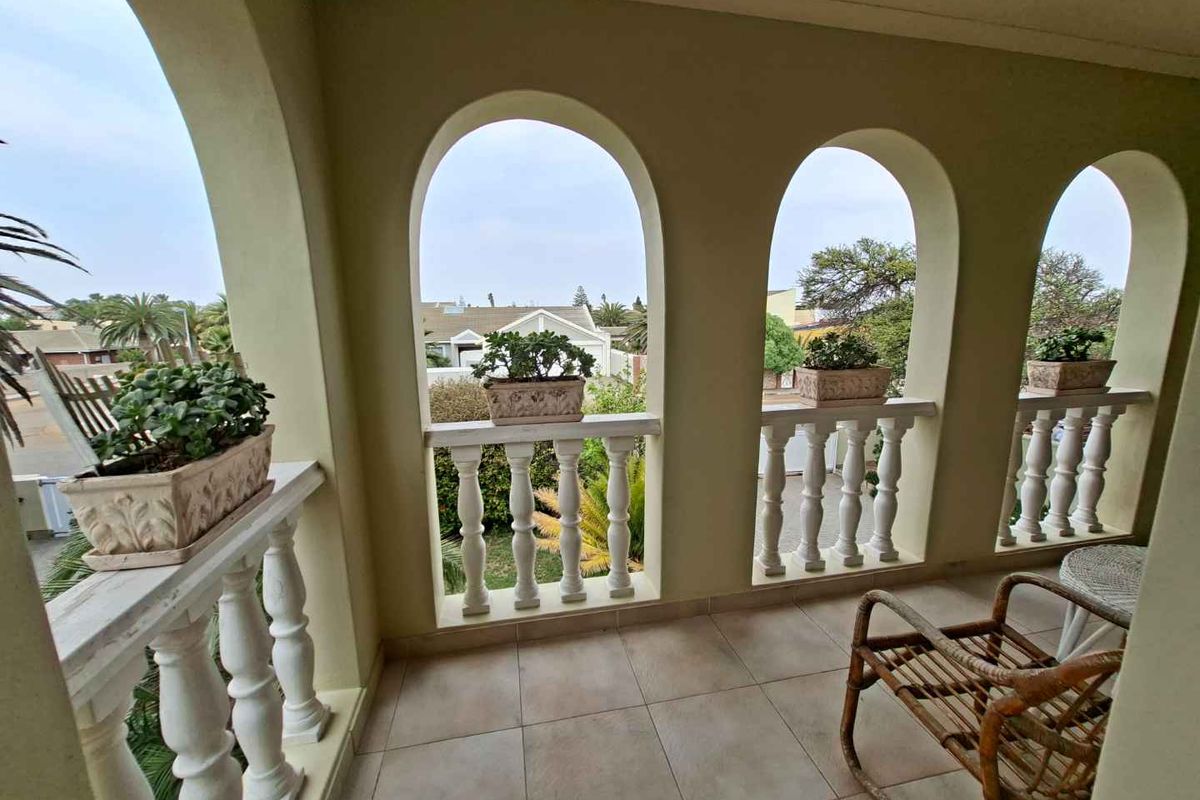 "Income Potential: 4-Bedroom Home + Three Flats!" - Photo 2