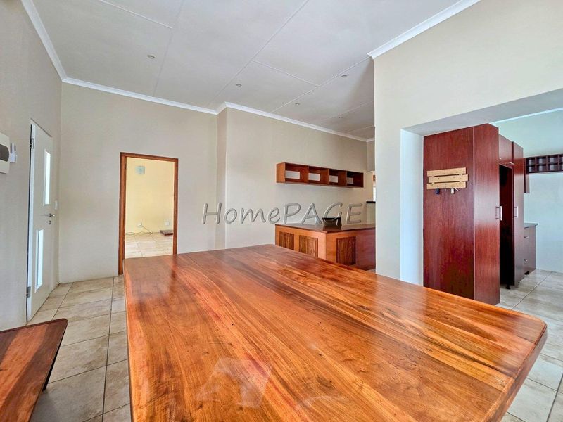 Omaruru:  Very neat 4 Bedr Home close to Town Centre is for Sale - Photo 6
