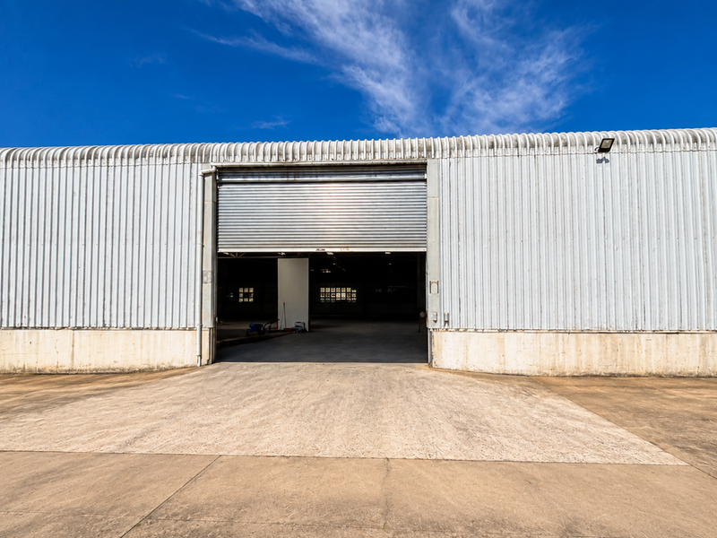 Warehouse with Yard & Superlink Access To Let - Photo 9
