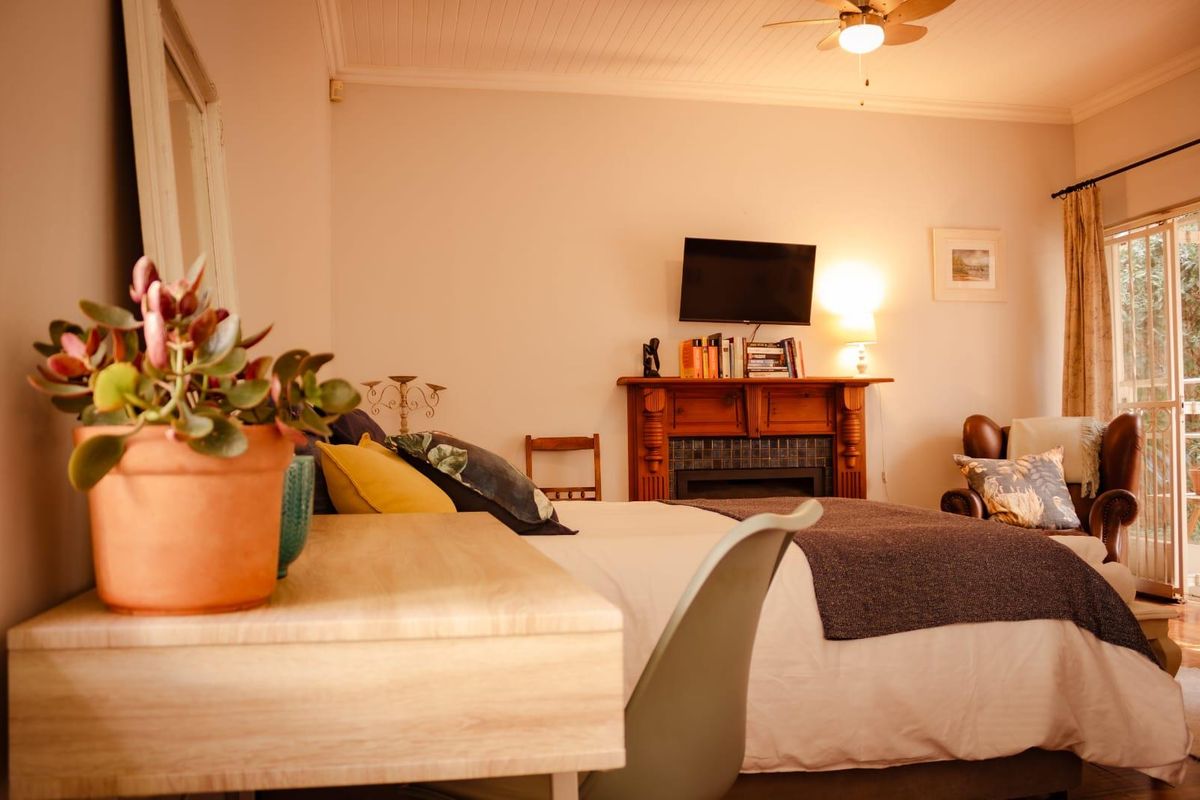 Space, Privacy and Comfort in Sought-After Rietondale - Photo 3