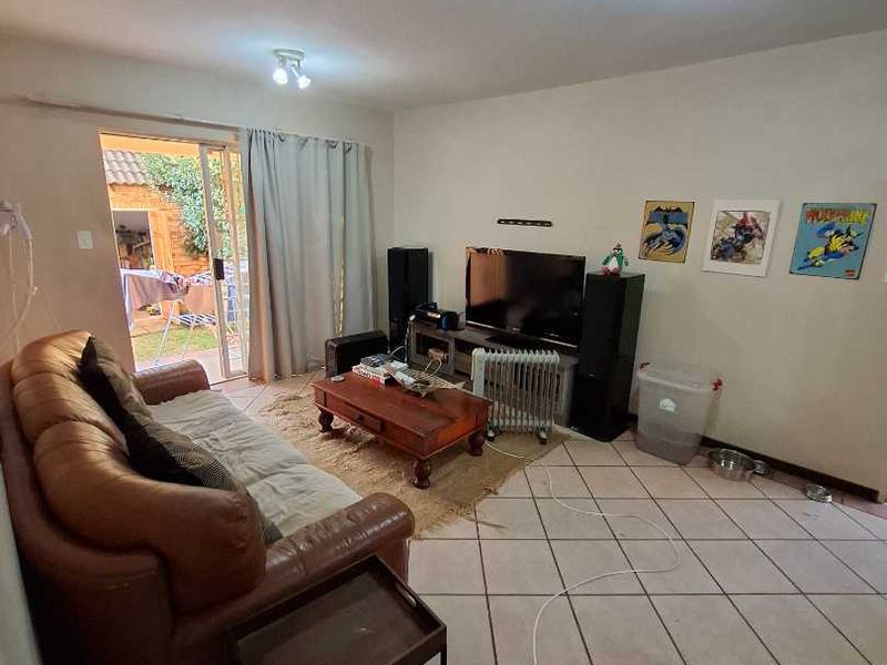2 Bedroom unit in Olympus, Faerie Glen - Photo 8