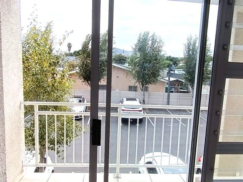 Quiet Clarendon Square Complex Klipkop Parow Valley - Photo 9