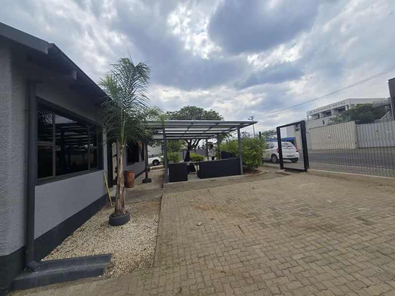 Turnkey Nightclub & Restaurant: Prime Location, High Income Potential - Photo 2