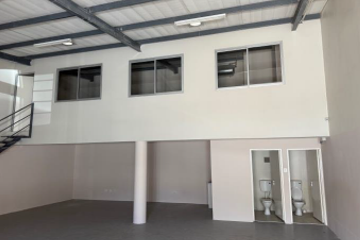 Warehouse in secure Complex - Photo 3