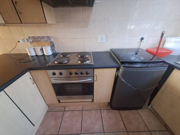 Property #2521122, Apartment For Sale in Silverton