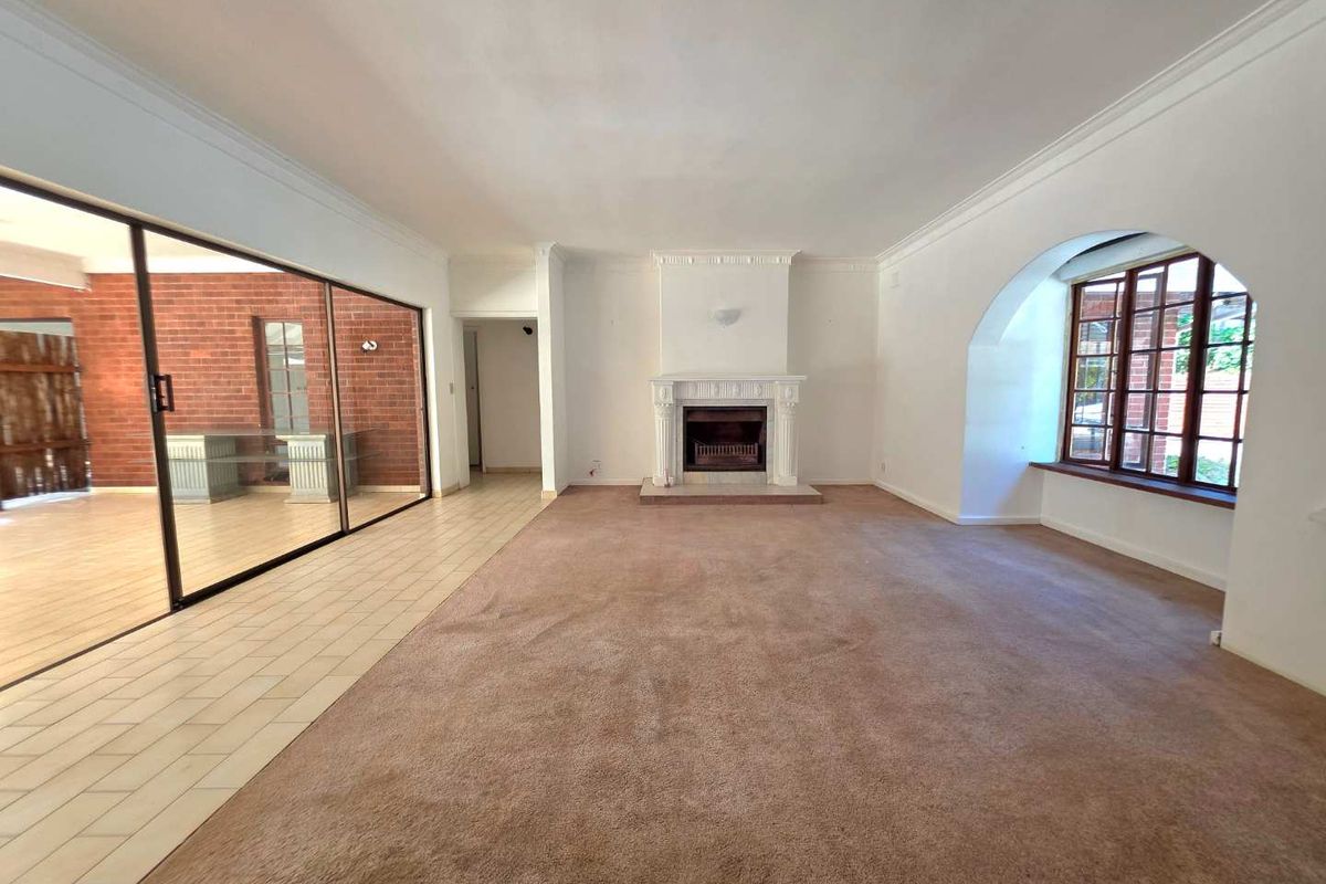 Prime Position Property + 2 Flatlets = Exceptional Value - Photo 5