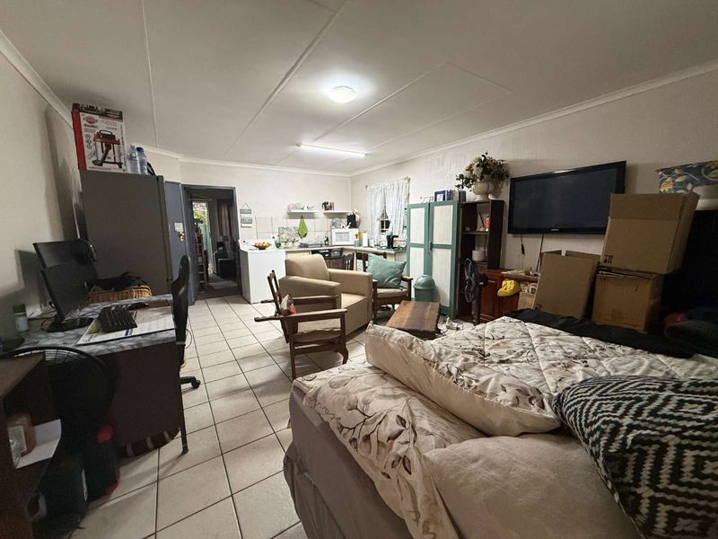 1 BED 1 BATH 1 CARPORT GROUND UNIT WITH GARDEN - Photo 3