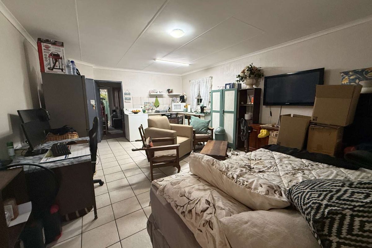 1 BED 1 BATH 1 CARPORT GROUND UNIT WITH GARDEN - Photo 3