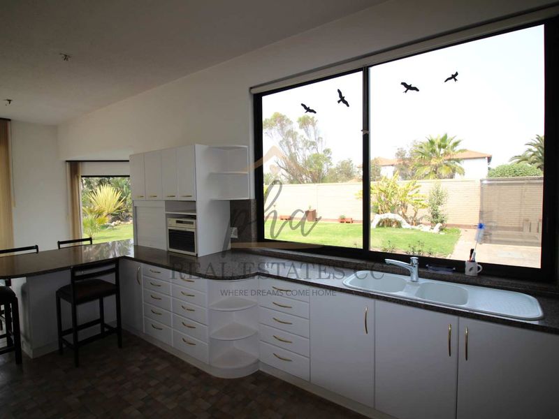 4 Bedroom family home for sale - Swakopmund (Kramersdorf) - Photo 9