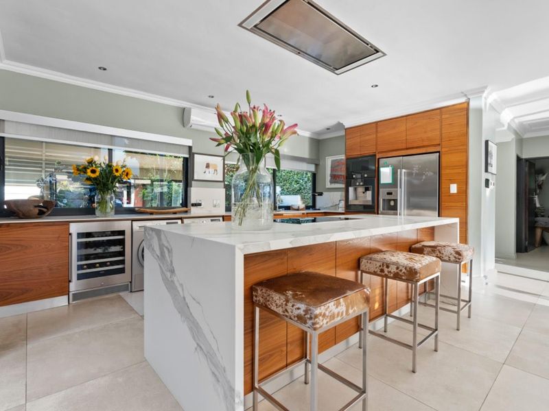 Entertainers Paradise in Superb Location - Photo 6