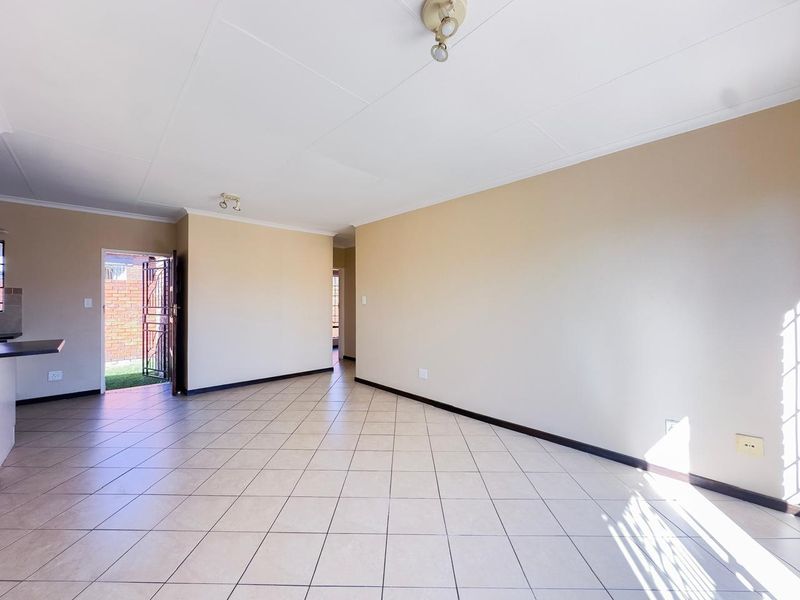 2 Bedroom Simplex With A Private Garden - Photo 9