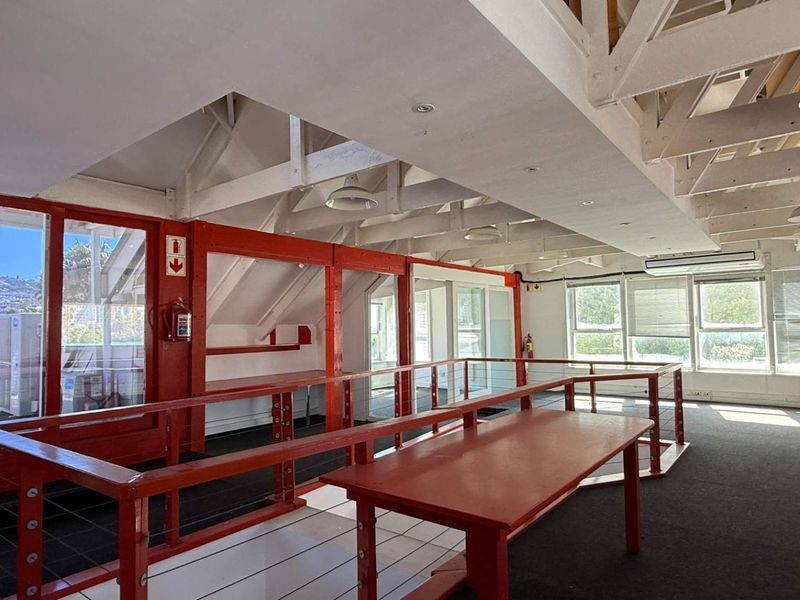 Duplex Style 400m2 office to let in prime location - Photo 9