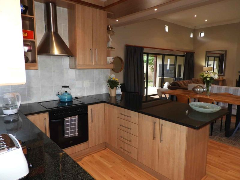 Beautiful corner home in Atlantic Links Estate, Melkbosstrand - Photo 3