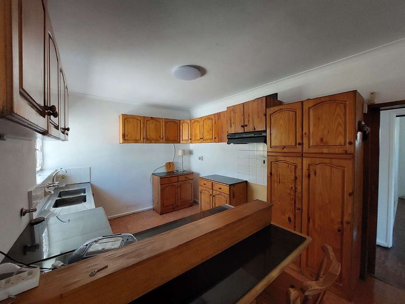 Lovely Family Home Located In Leafy Fairways - Photo 5