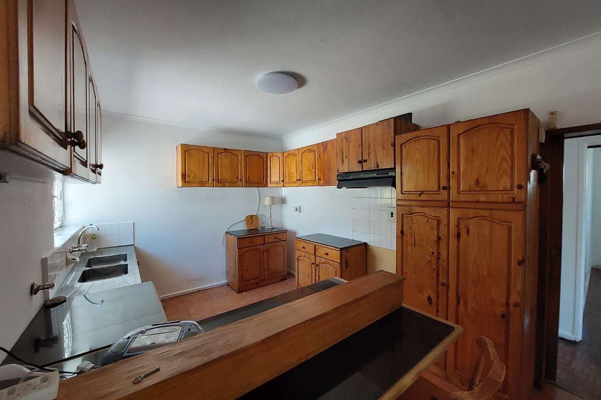 Lovely Family Home Located In Leafy Fairways - Photo 5