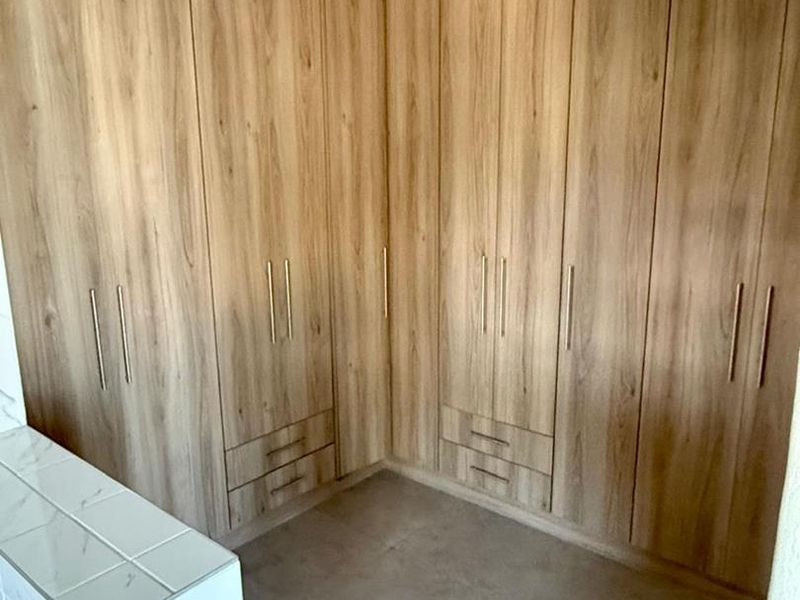 Newly renovated entertainers dream in a partially enclosed area - Photo 10