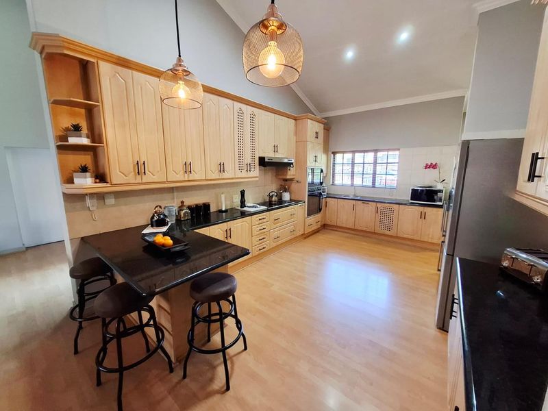 Beautifully Maintained Family Home in a Secure Aerorand Complex - Photo 10