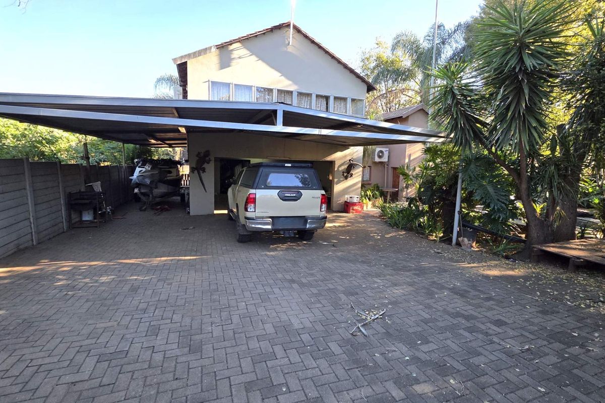 3 Bedroom Family Home in Melodie Hartbeespoort - Photo 2