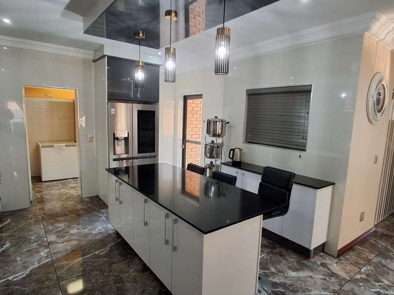 Spacious Double-Storey Home in New Market Park Awaits You! - Photo 10
